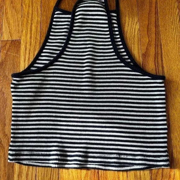 Two Forever21 tops - Picture 7 of 8